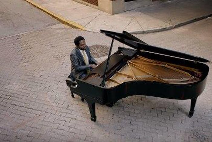 Cobhams Asuquo in 'Ordinary People' video