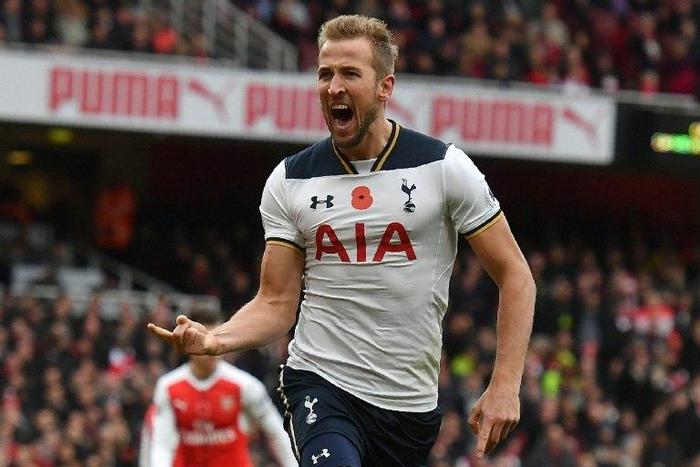 Tottenham Hotspur's Harry Kane celebrates scoring his team's first goal from the penalty spot against Arsenal in what ended a 1-1 draw at the Emirates in London on November 6, 2016