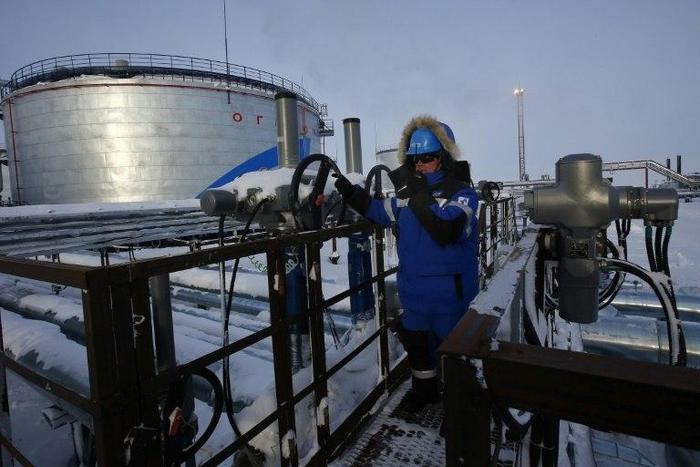An employee of Russian gas and oil giant Gazprom works in Novoprtovskoye oil and gas condensates oilfield at Cape Kamenny in northern Russia in February 2015