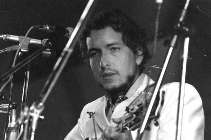 Bob Dylan wins 2016 Nobel Prize for Literature