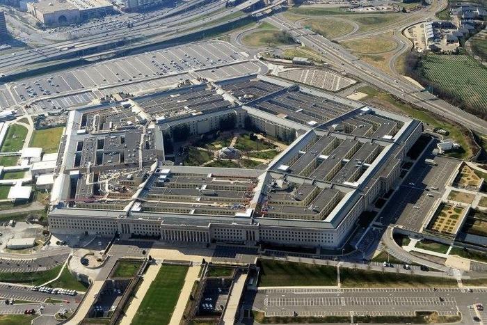 The Pentagon is dropping its efforts to recoup recruitment bonuses paid to more than 15,000 soldiers a decade ago to get more troops to Iraq and Afghanistan battlefields