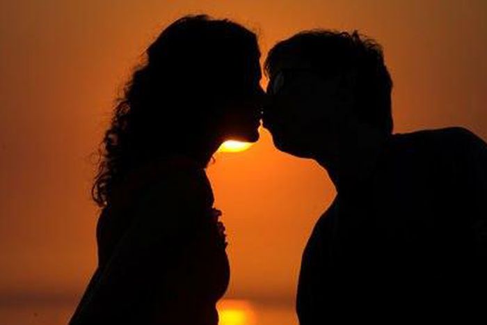 How long should I wait before kissing that girl I just met