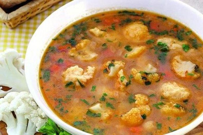 cauliflower, paprika and dumplings soup