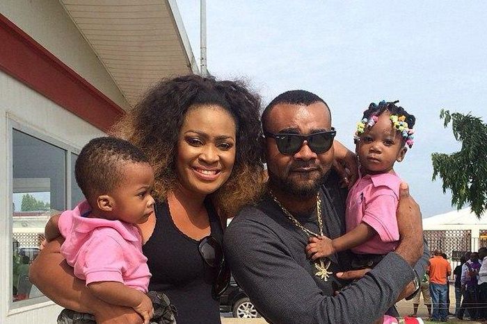 Muma Gee, Caesar, Prince Eke and Cleopatra take a family picture together