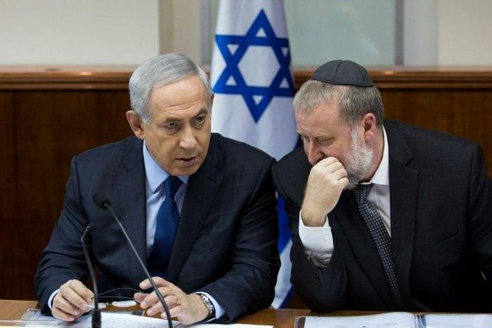 Israeli Prime Minister Benjamin Netanyahu (L) speaks with attorney general Avichai Mandelblit, who is currently investigating a Netanyahu confidant, at a cabinet meeting in Jerusalem on November 8, 2015