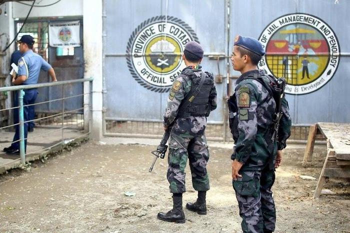 A raid by suspected Muslim rebels on a jail in Mindanao results in 158 inmates escaping, the biggest jailbreak in Philippines history