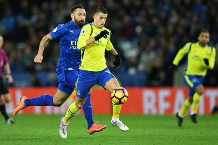 Everton striker Kevin Mirallas runs through the Leicester defence on the way to scoring the opening goal of the match between Leicester City and Everton at King Power Stadium in Leicester on December 26, 2016