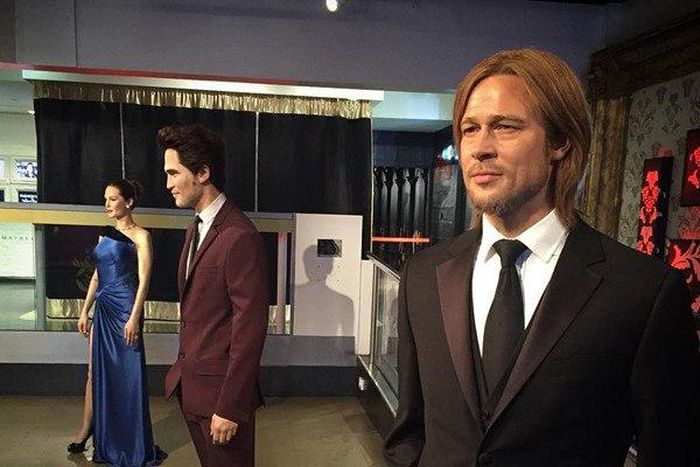 Angelina Jolie Brad Pitt wax figures split