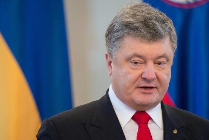 Ukrainian President Petro Poroshenko has said he has "no doubt" US president-elect Donald Trump would refuse to recognise Russia's annexation of Crimea