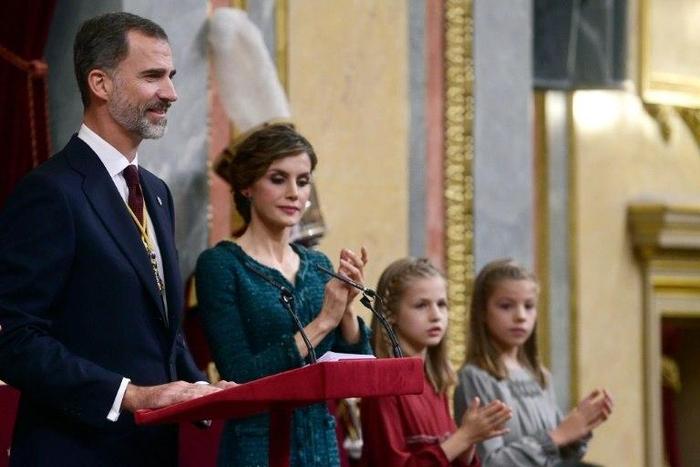 King Felipe VI addresses lawmakers during the opening ceremony at the Spanish parliament in Madrid, on November 17, 2016