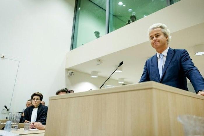 Dutch member of Parliament Geert Wilders (C), of the far-right Freedom Party (PVV), speaks in the courthouse of Schiphol, the Netherlands, on November 23, 2016, during the last day of his hate speech trial