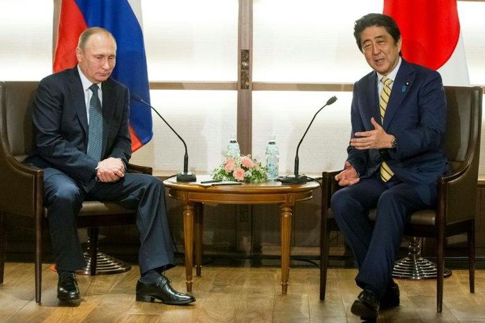 Japanese Prime Minister Shinzo Abe (R) and Russian President Vladimir Putin are attempting to negotiate a peace treaty to formally end World War II