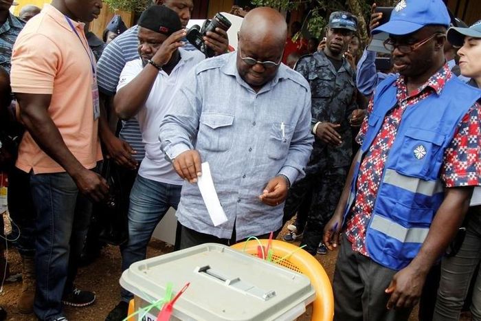Ghanaian Presidential candidate Nana Akufo-Addo (C) of the opposition New Patriotic Party (NPP) casts his vote at a polling station in Kibi, eastern region of Ghana December 7, 2016. REUTERS/Luc Gnago