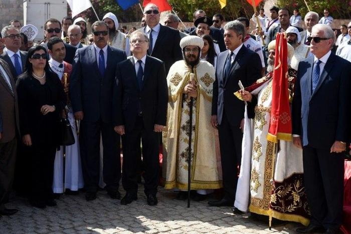 Russian ambassador to Egypt Sergei Kerbachenko (3L) attends a mass on October 31, 2016 at the al-Sammaeen cathedral in Sharm el-Sheikh marking a year since jihadists bombed a Russian Metrojet airliner carrying holidaymakers