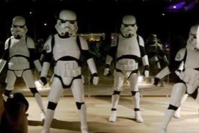 The couple dancing in their Star Wars costume.