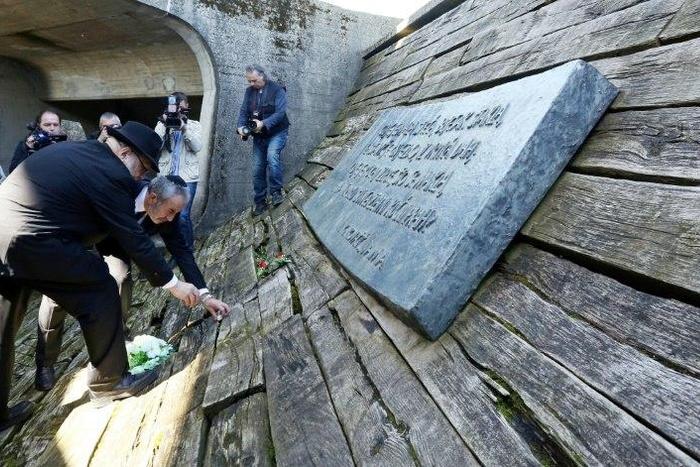 People lay flower wreaths at the Jasenovac camp, known as "Croatia's Auschwitz", situated about 100 kilometres southeast of Zagreb
