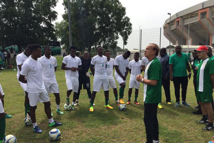 Gernot Rohr and Super Eagles players