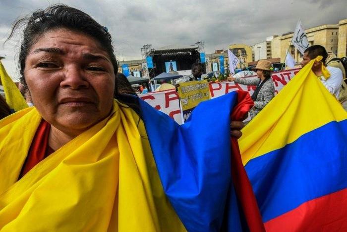 Peace campaigners in Bogota's Bolivar Square on November 18, 2016