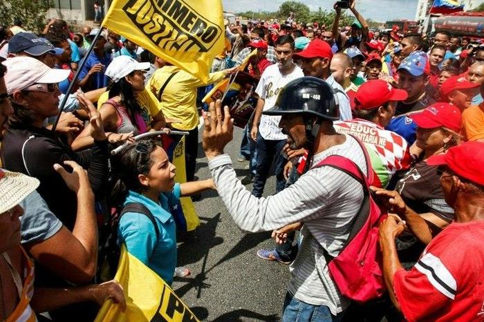 Venezuelan Government' supporters (R) clash against President Maduro opponents during a demonstration to demand a recall referendum against Maduro