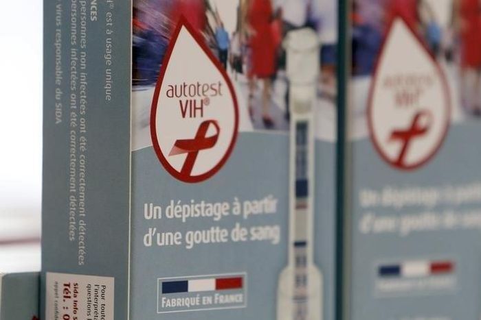 HIV self tests are displayed in a pharmacy in Bordeaux, France, September 15, 2015.    REUTERS/Regis Duvignau/Files