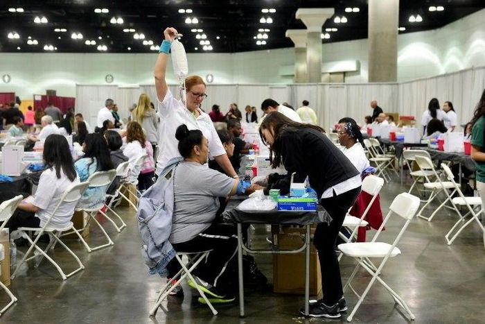 People visit a mobile free health clinic in Los Angeles - Life expectancy in the United States has dropped for the first time since the peak of the HIV/AIDS crisis more than 20 years ago