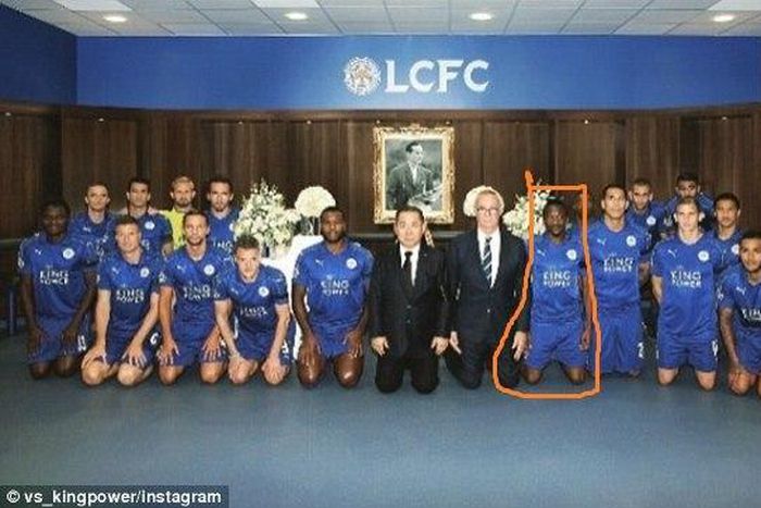 Ahmed Musa with Leicester City players and owner