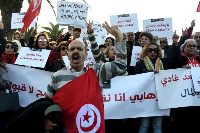 Tunisians demonstrate outside parliament in Tunis on December 24, against allowing Tunisians who joined the ranks of jihadist groups to return to the country