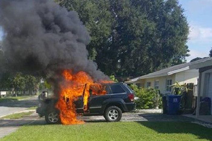 A burning vehicle (Illustration)