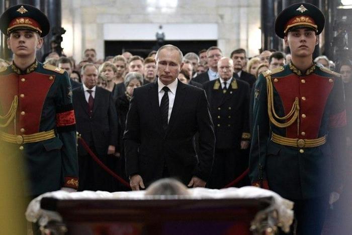 Russian President Vladimir Putin pays his respects to slain ambassador to Turkey Andrei Karlov during his funeral in Moscow on December 22, 2016