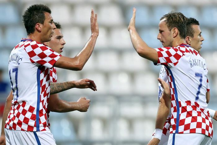 ___5113416___https:______static.pulse.com.gh___webservice___escenic___binary___5113416___2016___10___7___9___mandzukic-rakitic-cropped_1xedi0sn5kji31dw6iihhpbips