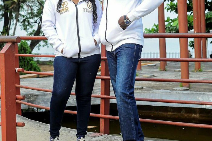 Omotayo and Odunayo impress with simple prewedding photos