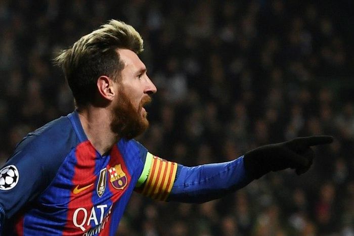 Barcelona's Argentinian striker Lionel Messi celebrates scoring the opening goal against Celtic in Glasgow on November 23, 2016