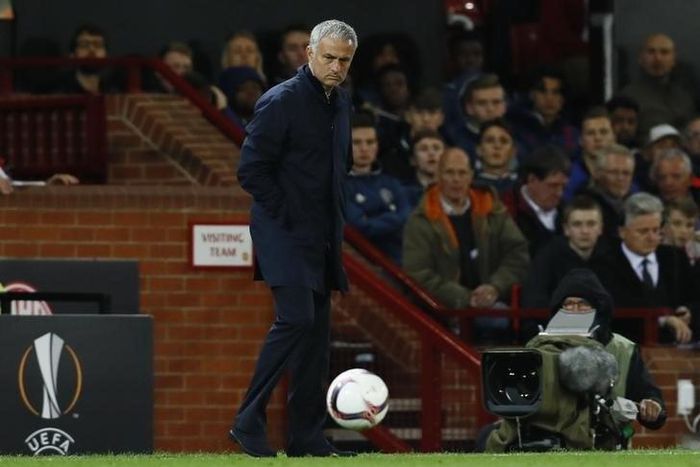 Mourinho bemoans United's 'poisoned' October fixtures