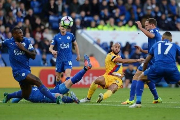 Crystal Palace's Andros Townsend shoots at goal