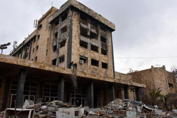 Syrian workers clean up the water pumping station in Aleppo's Suleiman al-Halabi neighbourhood