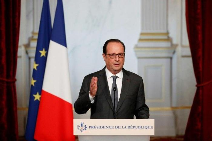 French President Francois Hollande makes a statement at the Elysee Palace in Paris, on November 9, 2016, following the results of US presidential election