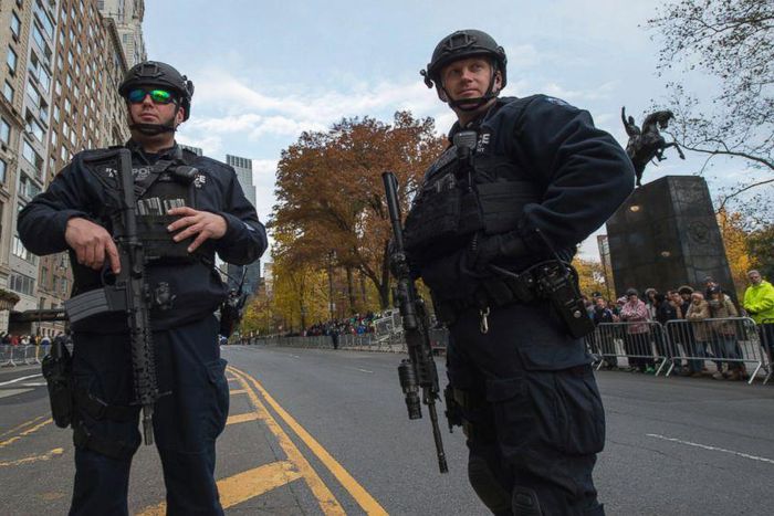 Policemen at the scene of the Louisville Thanksgiving Day shooting