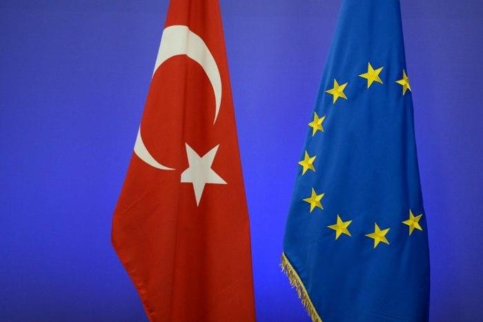 The EU has warned Turkey that "backsliding" on rights after a coup attempt is putting its membership bid at risk