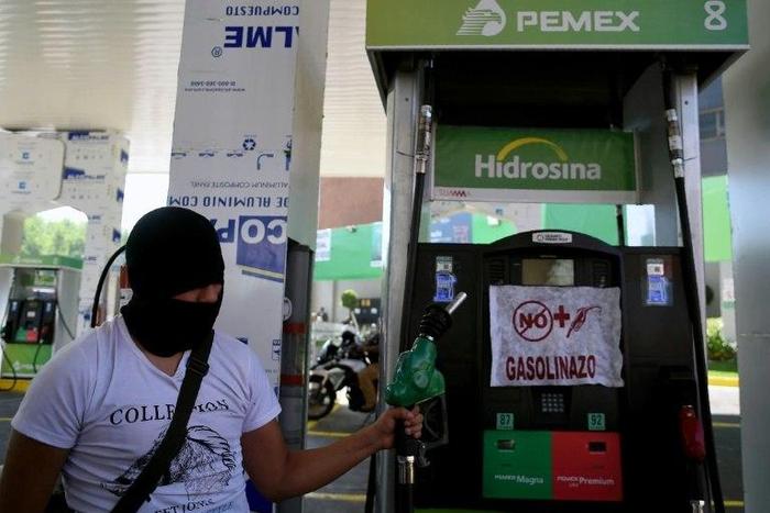 Demonstrators protest the rise in fuel prices in Mexico City