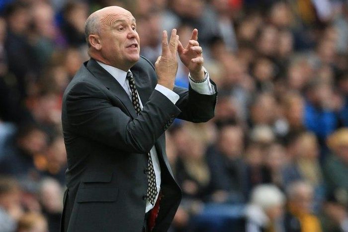 Hull City's caretaker manager Mike Phelan gestures on the touchline during the English Premier League football match between Hull City and Chelsea at the KCOM Stadium on October 1, 2016