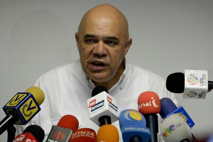 Jesus Torrealba -- the leader of Venezuela's opposition Democratic Unity Roundtable (MUD)-- speaks to reporters in Caracas, on December 2, 2016