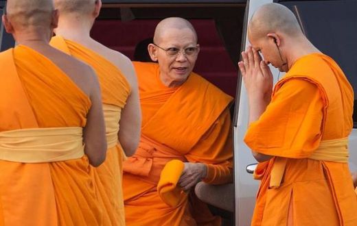 Thai police prepare to raid scandal-hit temple, arrest abbot