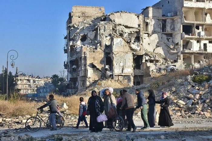 Syrian residents fleeing the violence in the eastern rebel-held parts of Aleppo evacuate from their neighbourhoods through the Bab al-Hadid district after it was seized by the government forces, on December 7, 2016