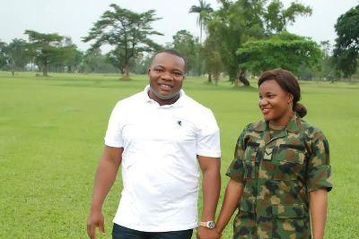 Soldier tests boyfriend's endurance in pre-wedding shoot