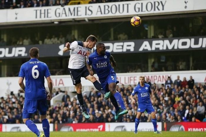 Tottenham's Jan Vertonghen in action with Leicester City's Wes Morgan