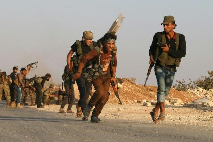 Free Syrian Army fighters battle Islamic State jihadists in Yahmoul in the Marj Dabiq area on October 10, 2016