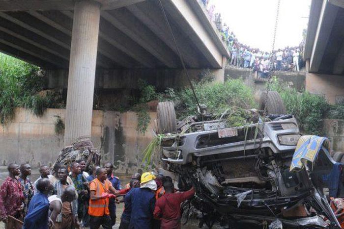 3 dead in ghastly auto crash along Lagos/Ibadan expressway
