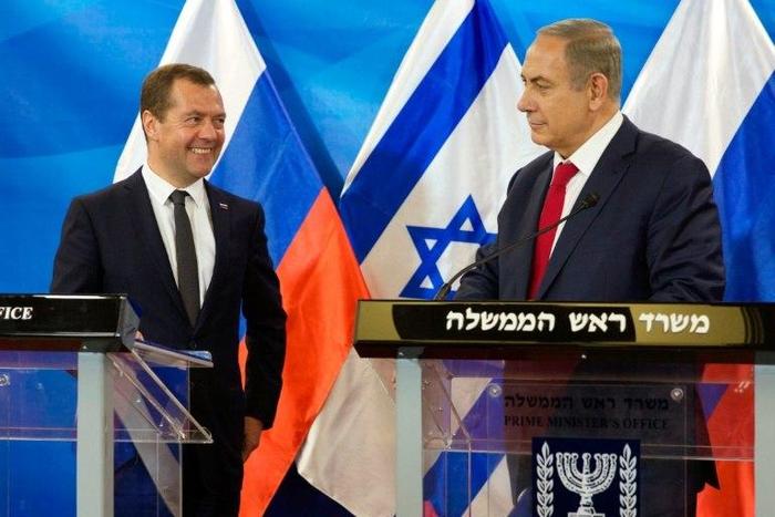 Israeli Prime Minister Benjamin Netanyahu (R) and Russian Prime Minister Dmitry Medvedev held talks in Jerusalem, on November 10, 2016