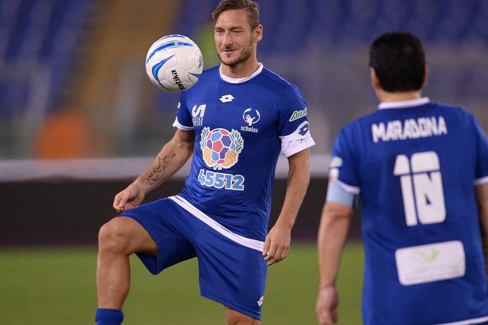 ___5598865___https:______static.pulse.com.gh___webservice___escenic___binary___5598865___2016___10___13___12___tottimaradona-cropped_n312mnoeexlr1tukflszkmp80