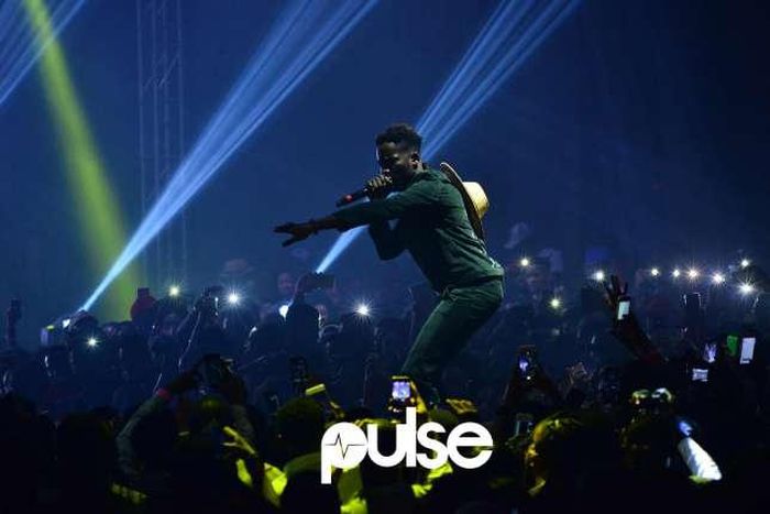 ___5937542___https:______static.pulse.com.gh___webservice___escenic___binary___5937542___2016___12___22___16___Life-Is-Eazi-concert-in-Lagos-98-